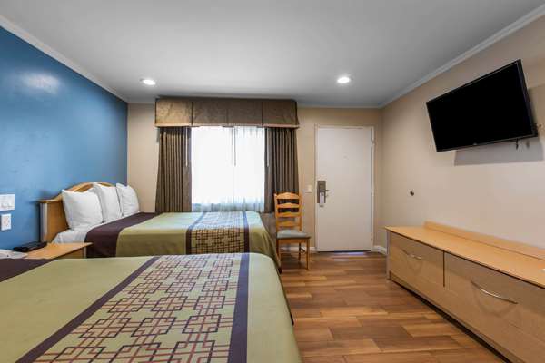  - Rodeway Inn Escondido - I-15, Exit 33