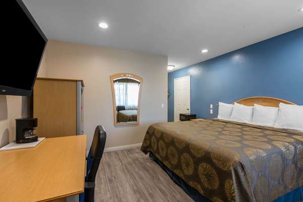 Suite - Rodeway Inn Escondido - I-15, Exit 33