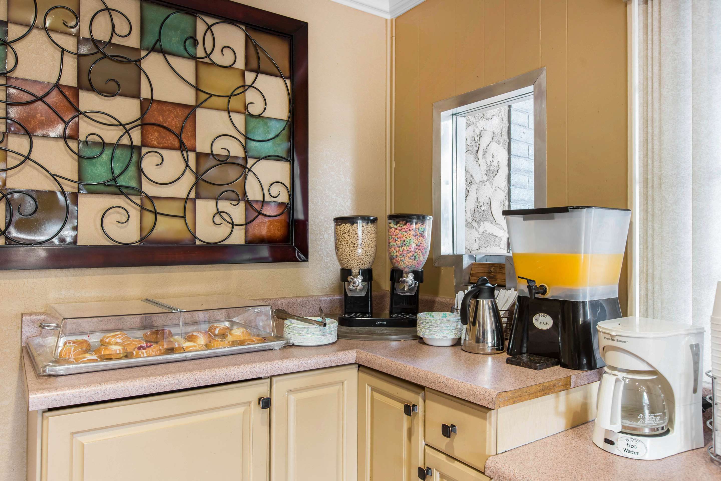 Breakfast area