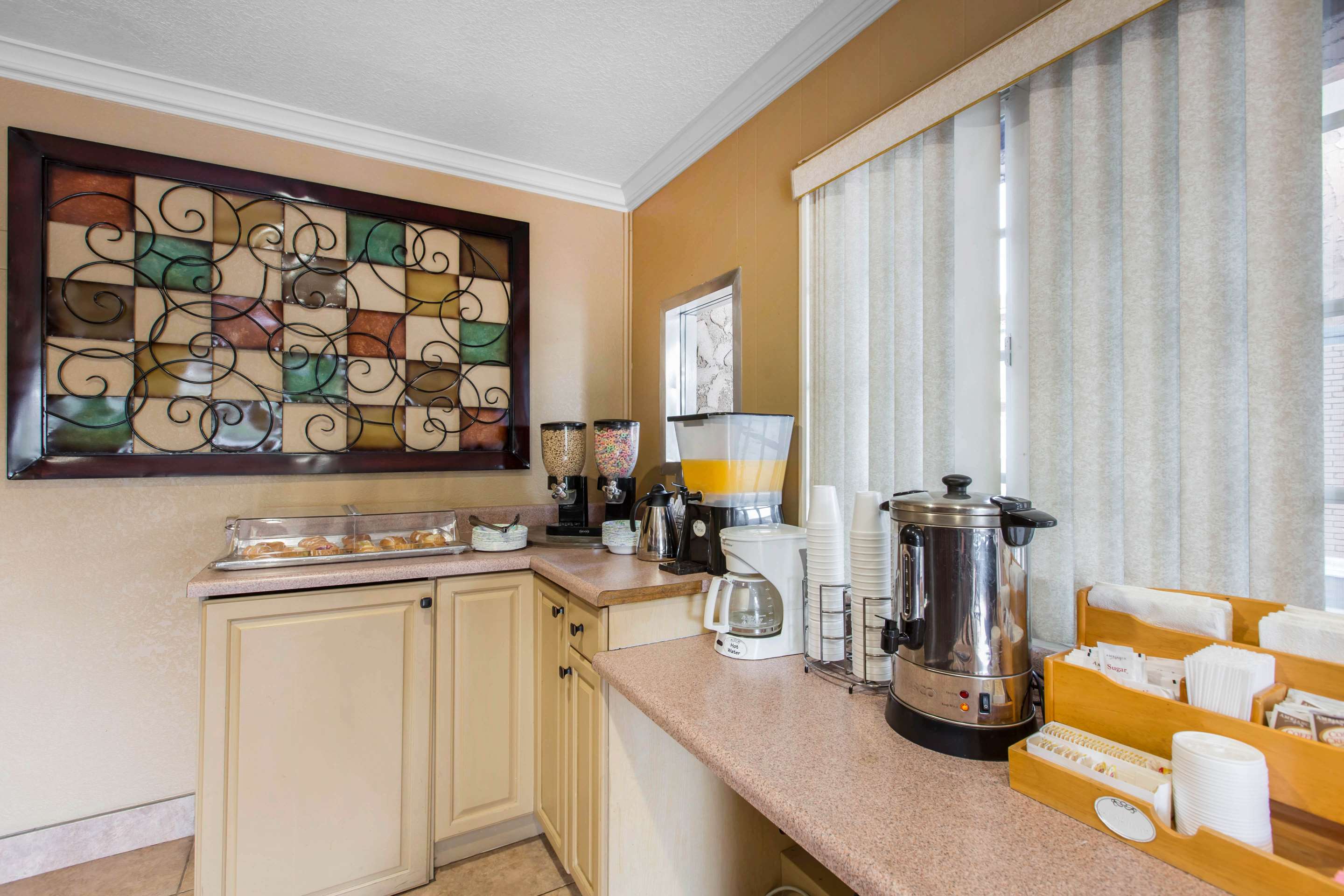 Breakfast area