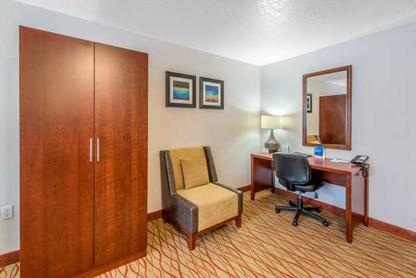  - Comfort Inn Weed - I-5, Exit 745