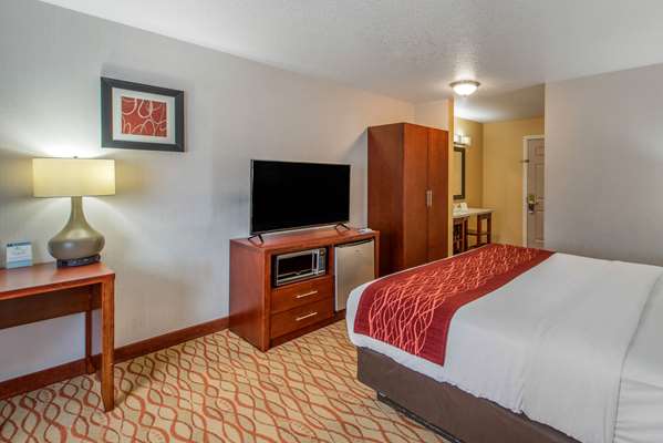  - Comfort Inn Weed - I-5, Exit 745