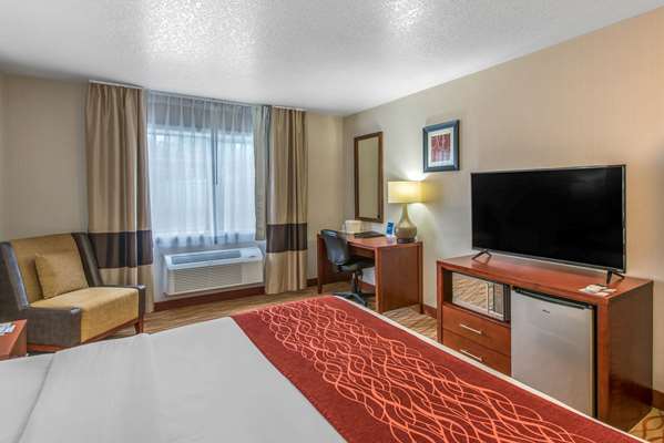  - Comfort Inn Weed - I-5, Exit 745