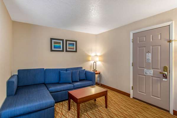 Suite - Comfort Inn Weed - I-5, Exit 745