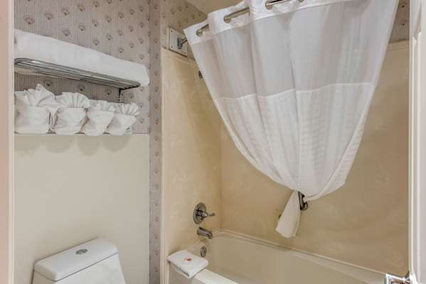  - Comfort Inn Weed - I-5, Exit 745