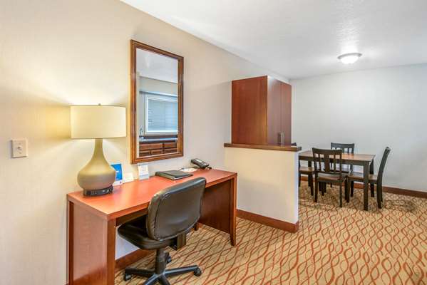 Suite - Comfort Inn Weed - I-5, Exit 745