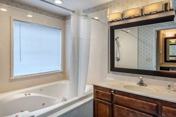 Suite - Comfort Inn Weed - I-5, Exit 745