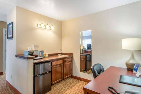 Suite - Comfort Inn Weed - I-5, Exit 745