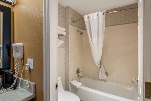 Suite - Comfort Inn Weed - I-5, Exit 745