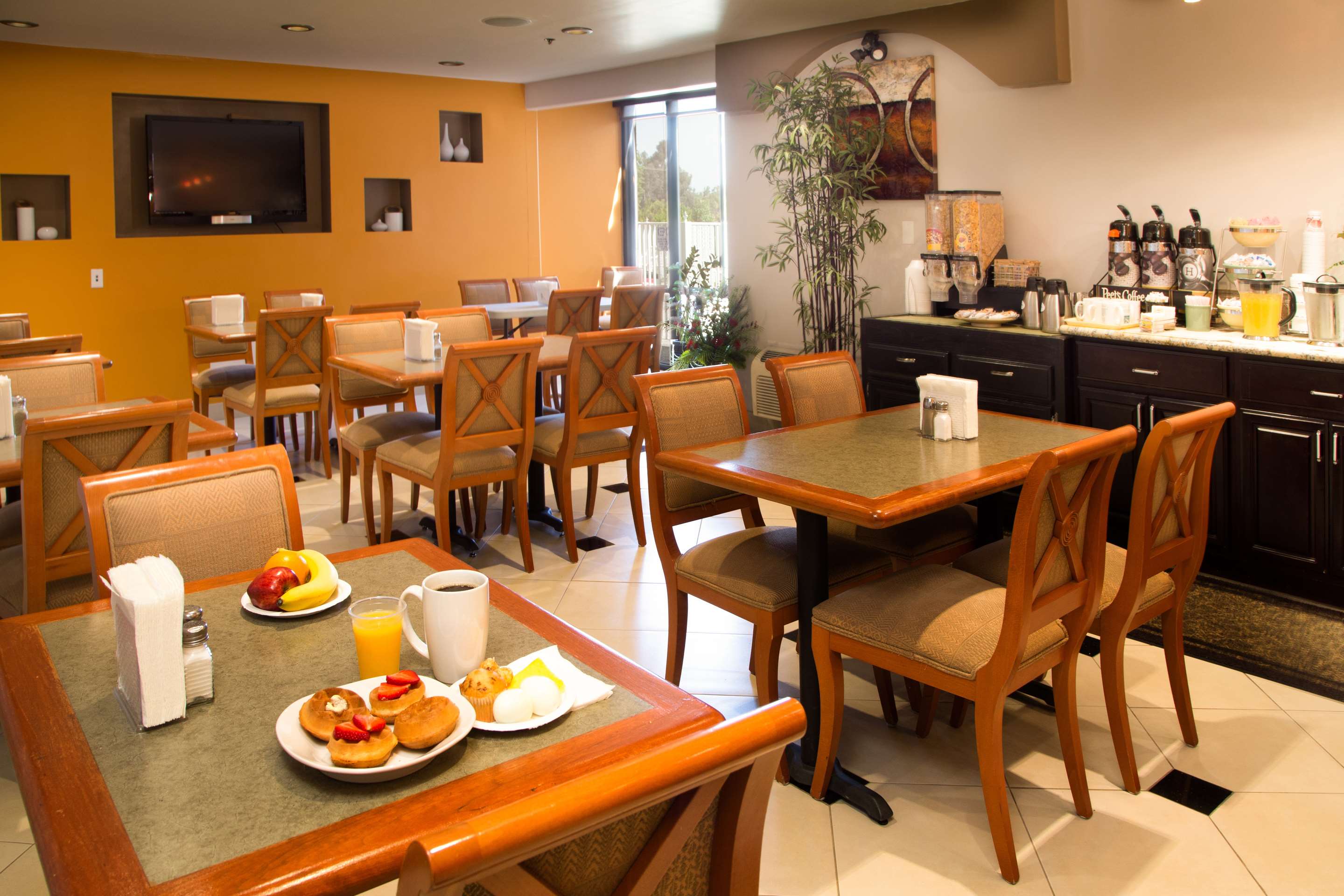 Breakfast area