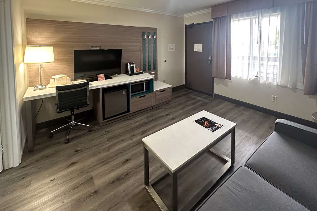 QUALITY INN & SUITES LOS ANGELES AI-guestroom-Guest Room,Suite,On-Site.jpg
