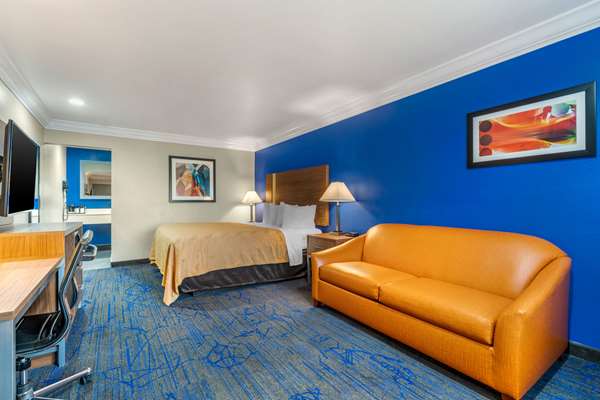 Suite - Quality Inn & Suites Vacaville - I-80, Exit 57