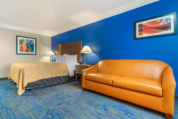 Suite - Quality Inn & Suites Vacaville - I-80, Exit 57