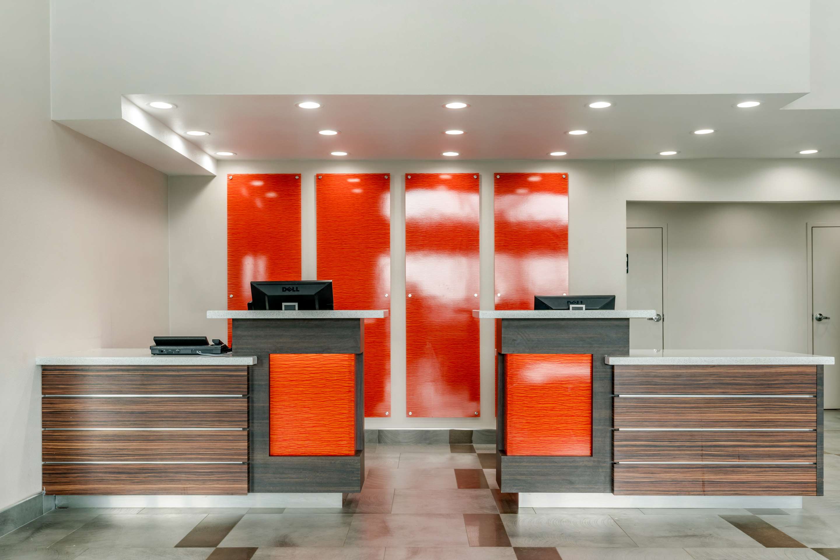 Front desk | Quality Inn & Suites Vacaville