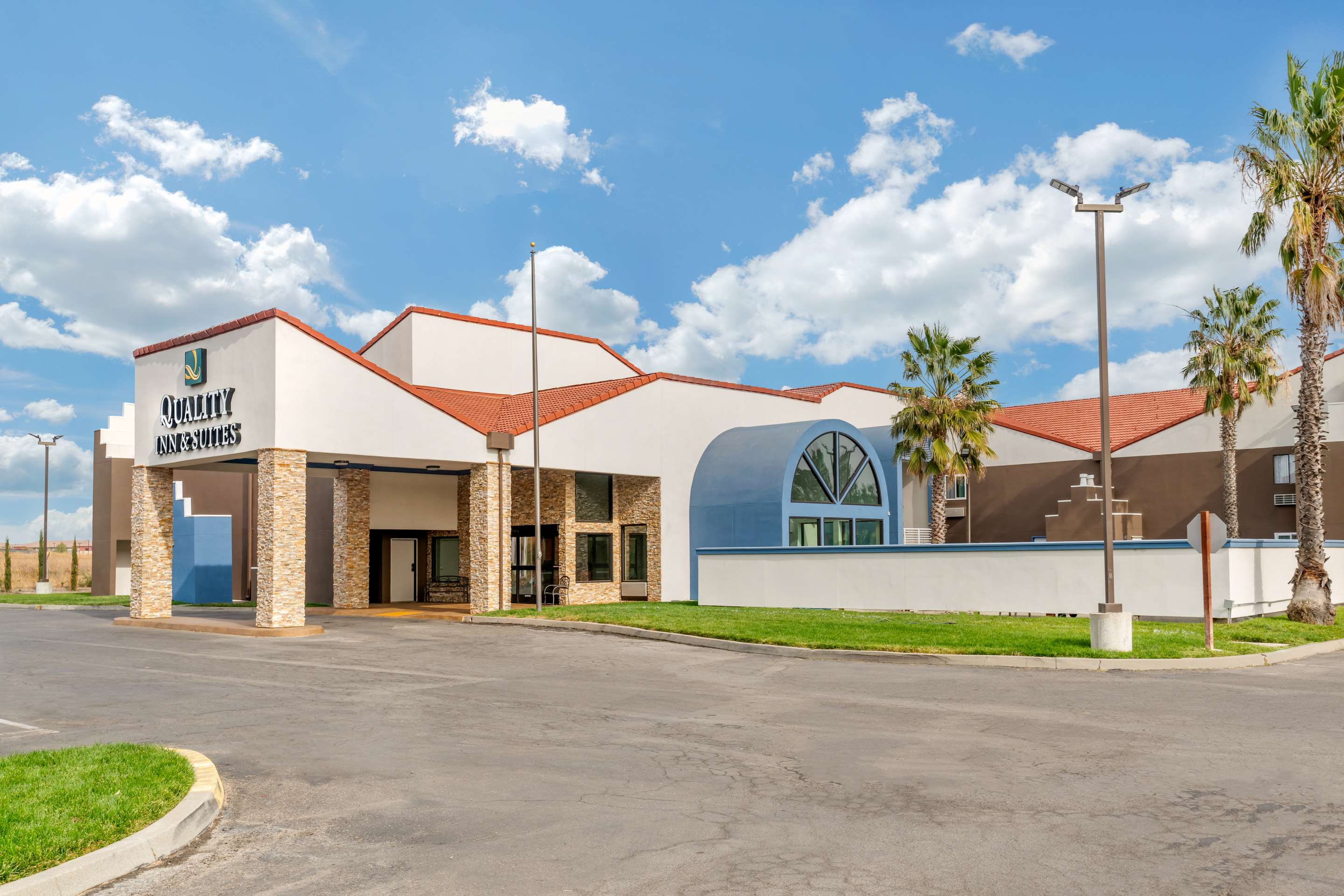 Hotel exterior | Quality Inn & Suites Vacaville