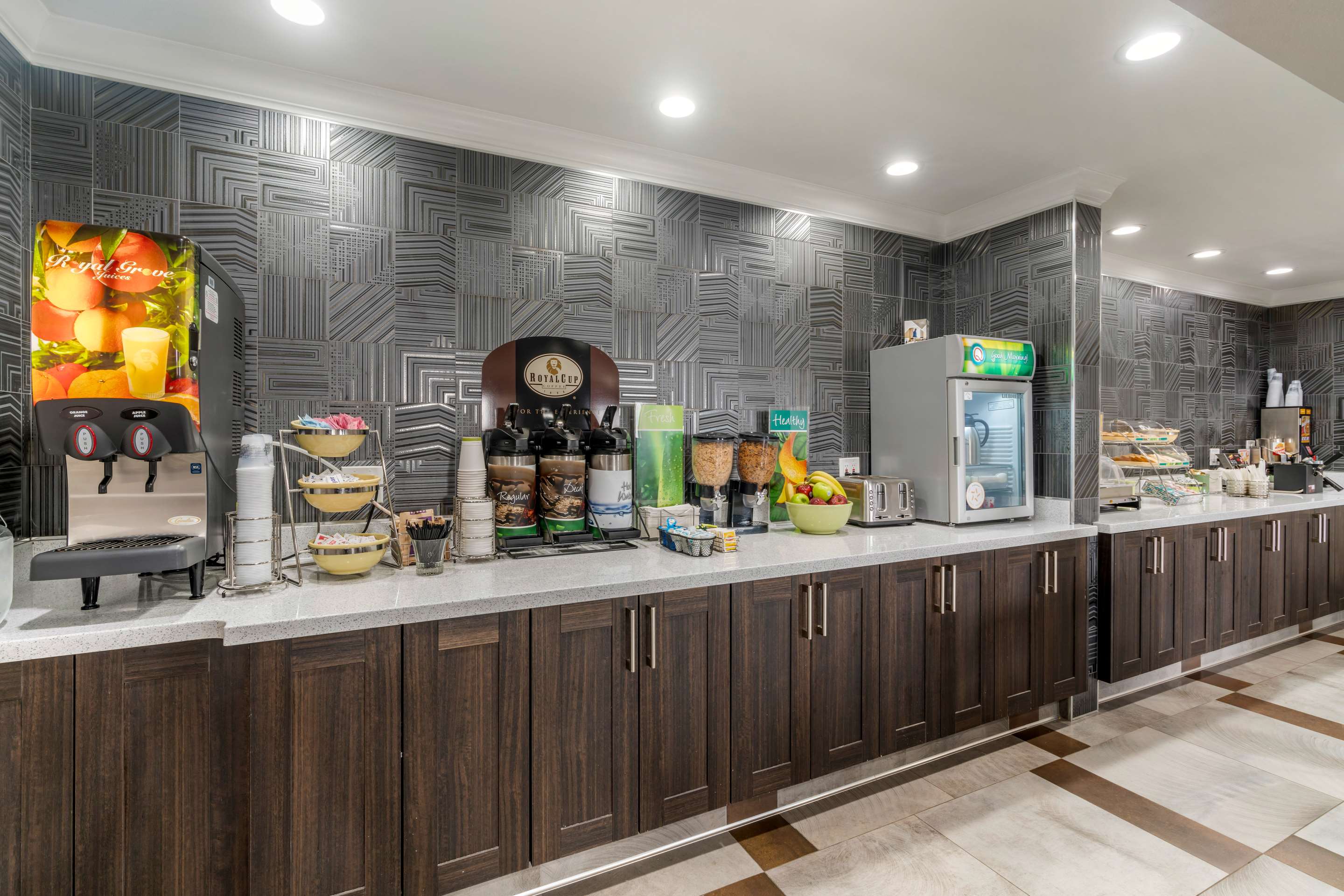 Breakfast counter | Quality Inn & Suites Vacaville