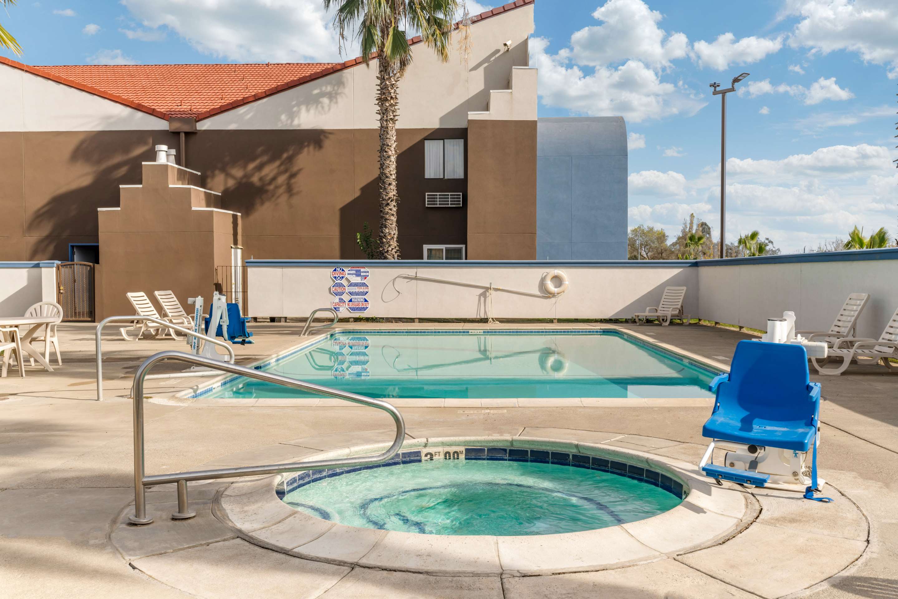 Outdoor hot tub | Quality Inn & Suites Vacaville