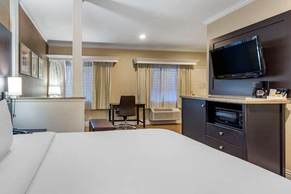 Suite - Comfort Inn & Suites Huntington Beach