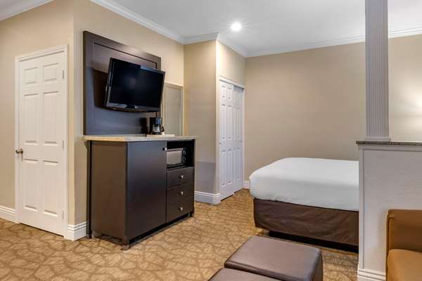 Suite - Comfort Inn & Suites Huntington Beach