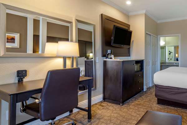 Suite - Comfort Inn & Suites Huntington Beach