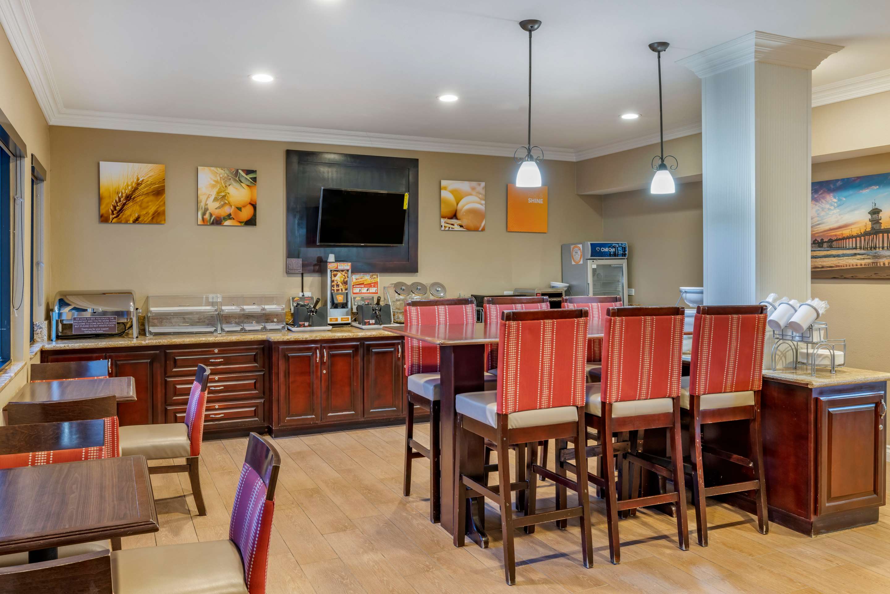 Enjoy breakfast in this seating area | Comfort Inn & Suites Huntington Beach