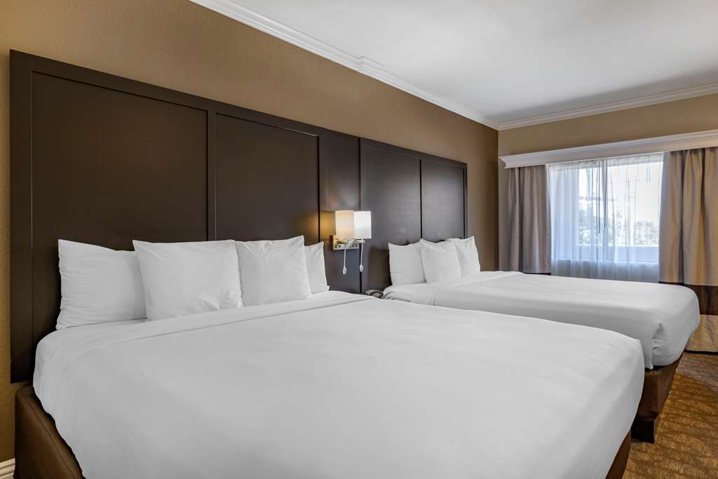 COMFORT INN AND SUITES HUNTINGTON B-guestroom-Guest Room,On-Site.jpg