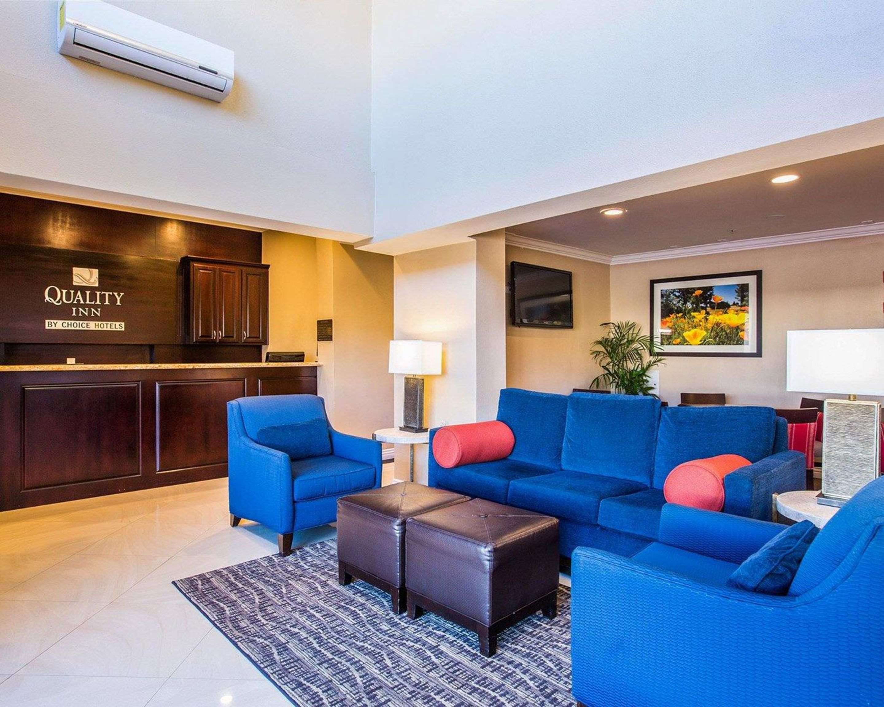 Lobby with sitting area
