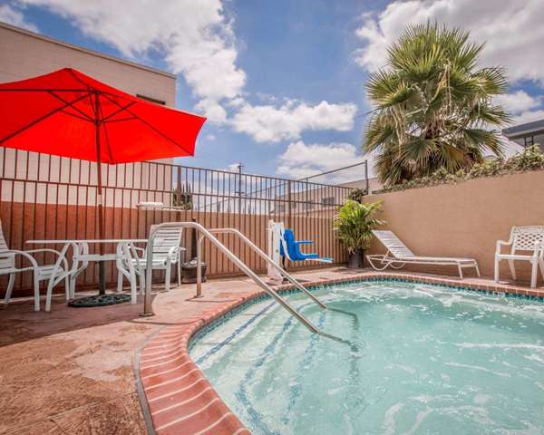 Pool - Quality Inn Downey
