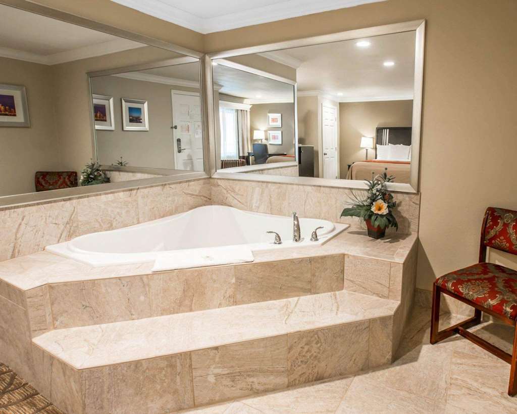 QUALITY INN DOWNEY-guestroom-Guest Room,Suite,On-Site.jpg
