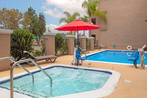 Pool - Quality Inn & Suites Camarillo - US 101, Exit 57