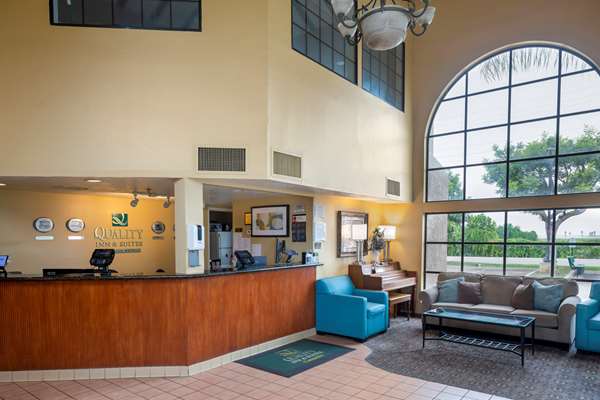  - Quality Inn & Suites Camarillo - US 101, Exit 57