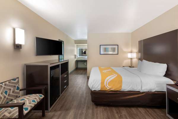  - Quality Inn & Suites Camarillo - US 101, Exit 57