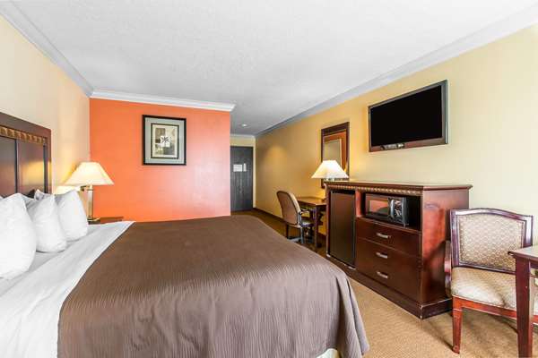  - Quality Inn & Suites Bell Gardens - I-710, Exit 15