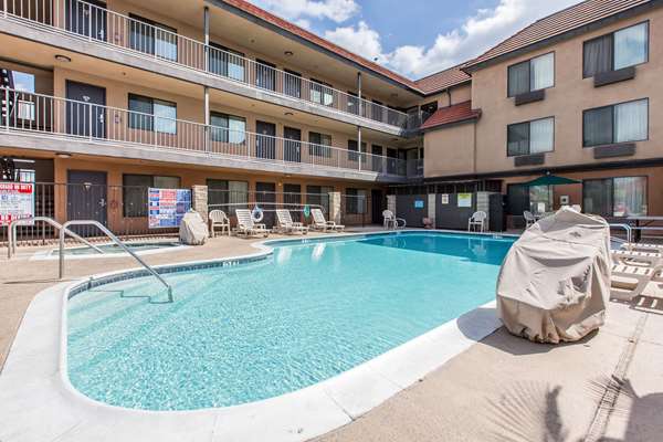 Pool - Quality Inn & Suites Bell Gardens - I-710, Exit 15