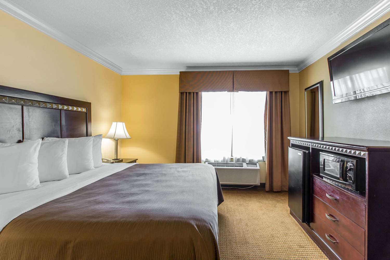 Quality Inn & Suites Bell Gardens I710, Exit 15, CA See Discounts