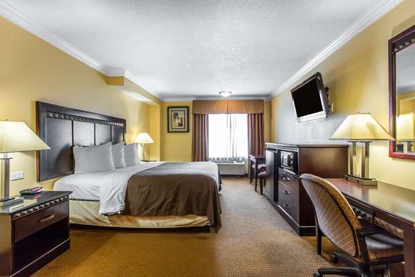  - Quality Inn & Suites Bell Gardens - I-710, Exit 15