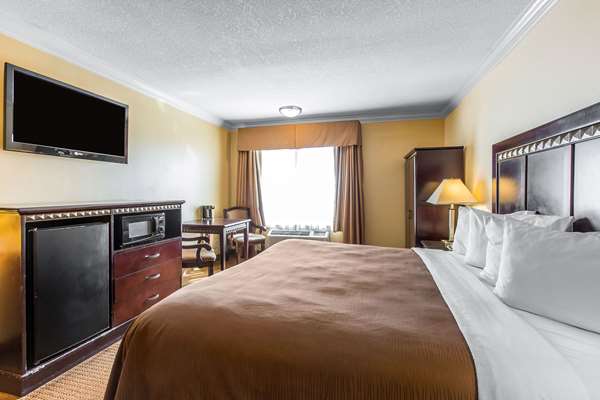  - Quality Inn & Suites Bell Gardens - I-710, Exit 15