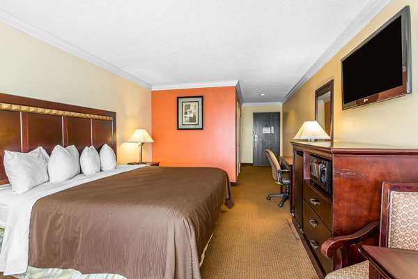  - Quality Inn & Suites Bell Gardens - I-710, Exit 15