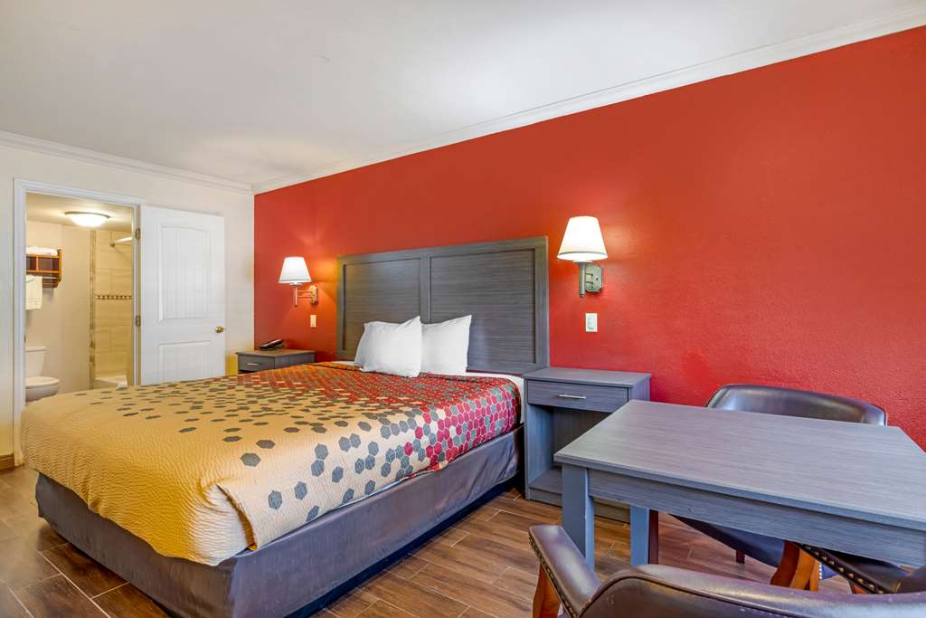 ECONO LODGE MORENO VALLEY-guestroom-Guest Room,On-Site.jpg