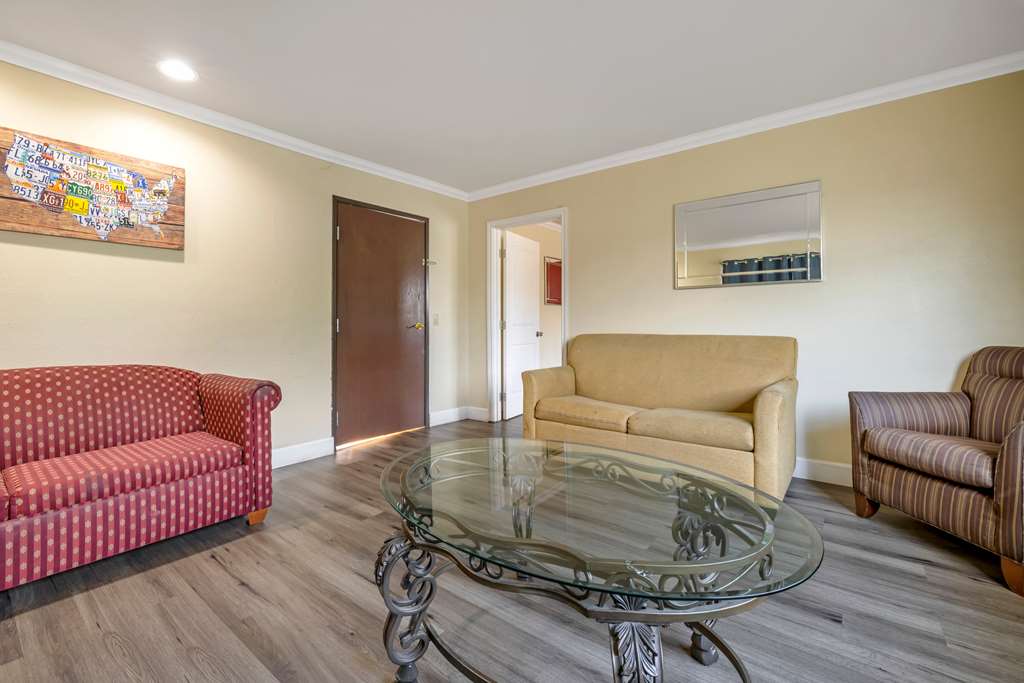 ECONO LODGE MORENO VALLEY-guestroom-Guest Room,Suite,On-Site.jpg