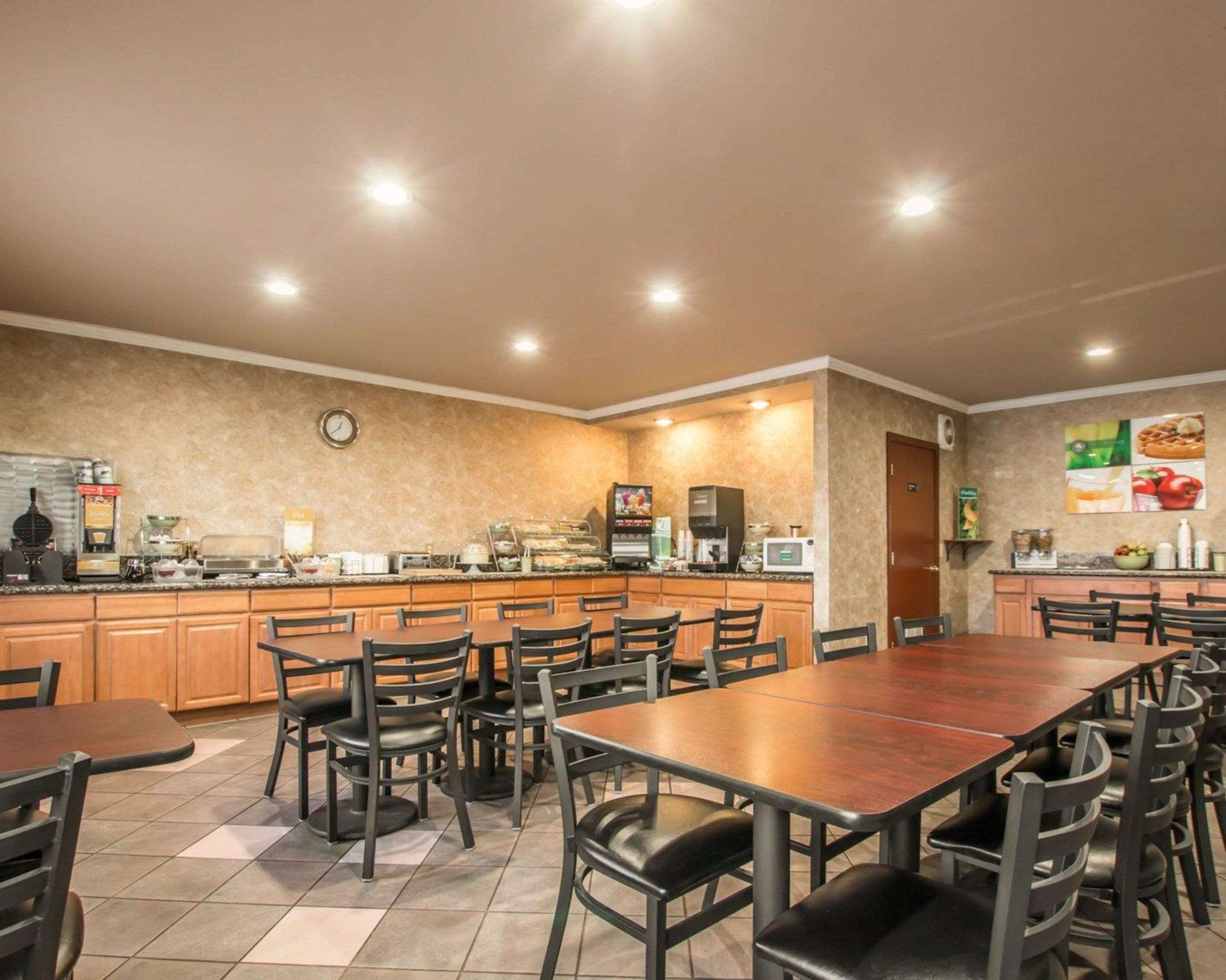 Breakfast area in the lobby