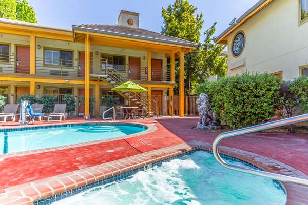 Pool - Comfort Inn Santa Cruz