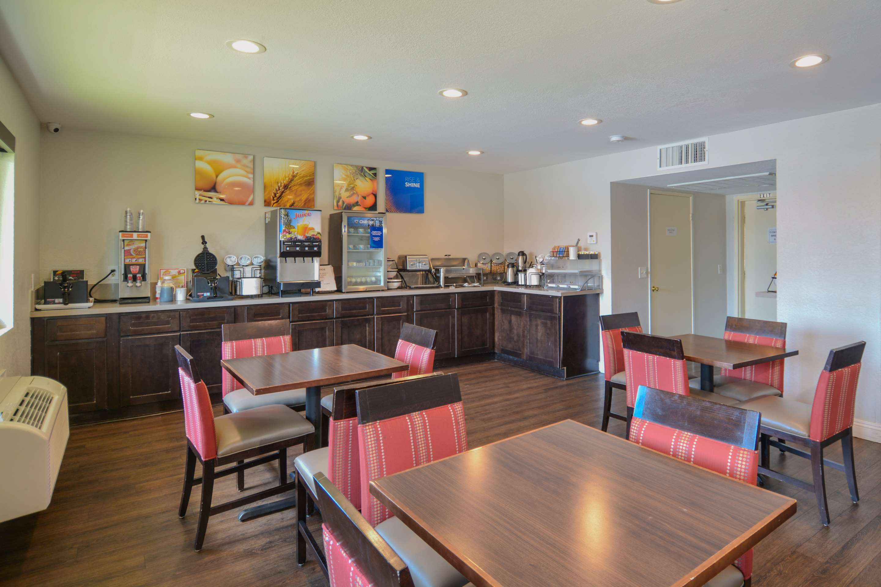 Enjoy breakfast in this seating area | Comfort Inn & Suites Moreno Valley near March Air Reserve Base