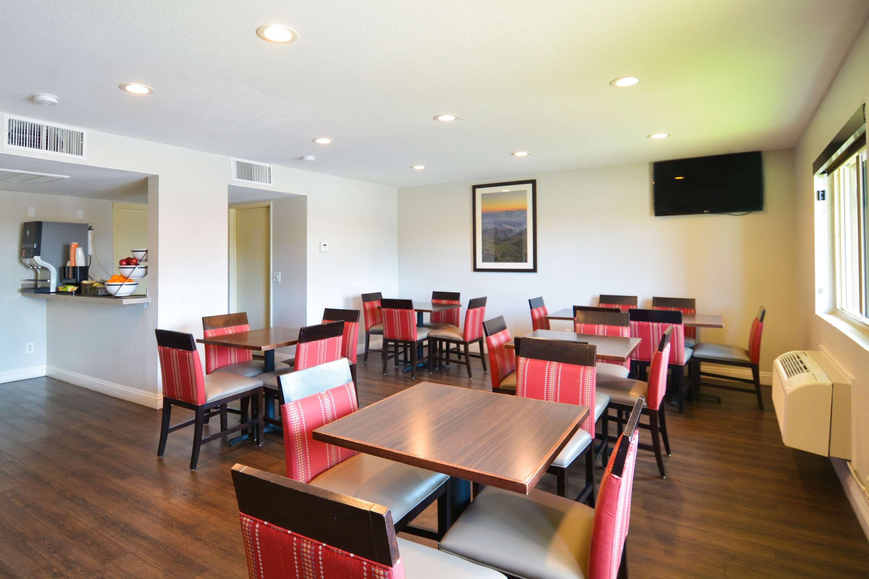 Enjoy breakfast in this seating area | Comfort Inn & Suites Moreno Valley near March Air Reserve Base