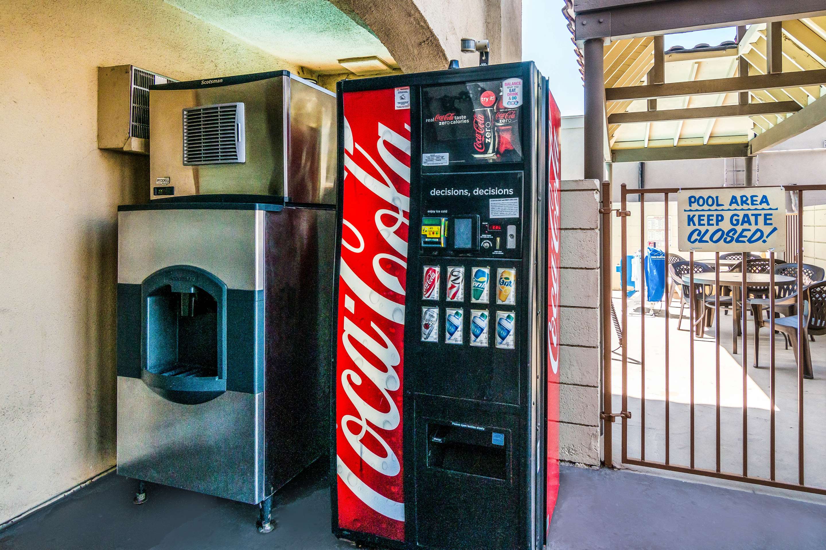 Hotel vending area | Rodeway Inn Regalodge