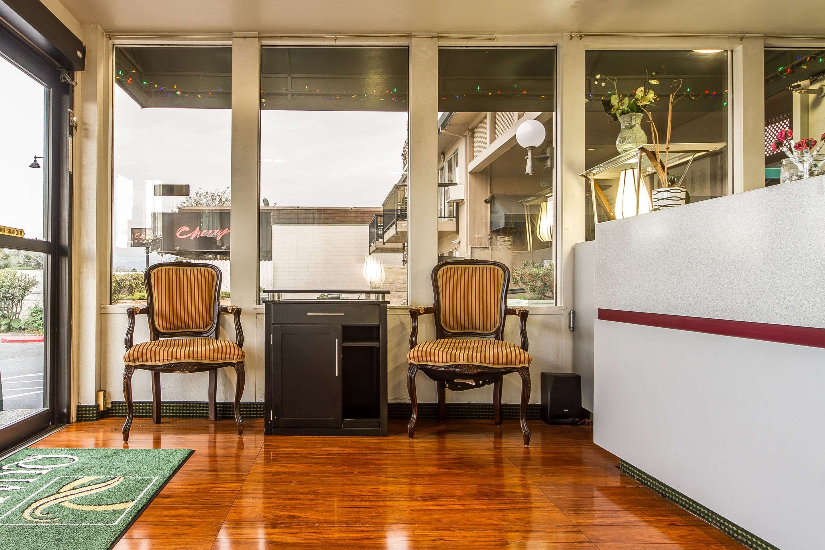 Hotel lobby | Quality Inn & Suites Silicon Valley