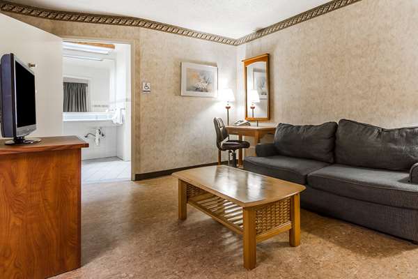 Suite - Quality Inn & Suites Silicon Valley Santa Clara