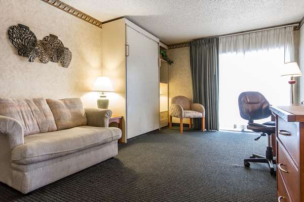 Suite - Quality Inn & Suites Silicon Valley Santa Clara