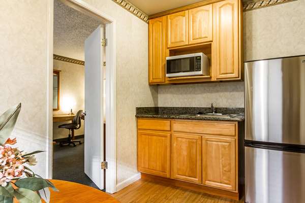 Suite - Quality Inn & Suites Silicon Valley Santa Clara