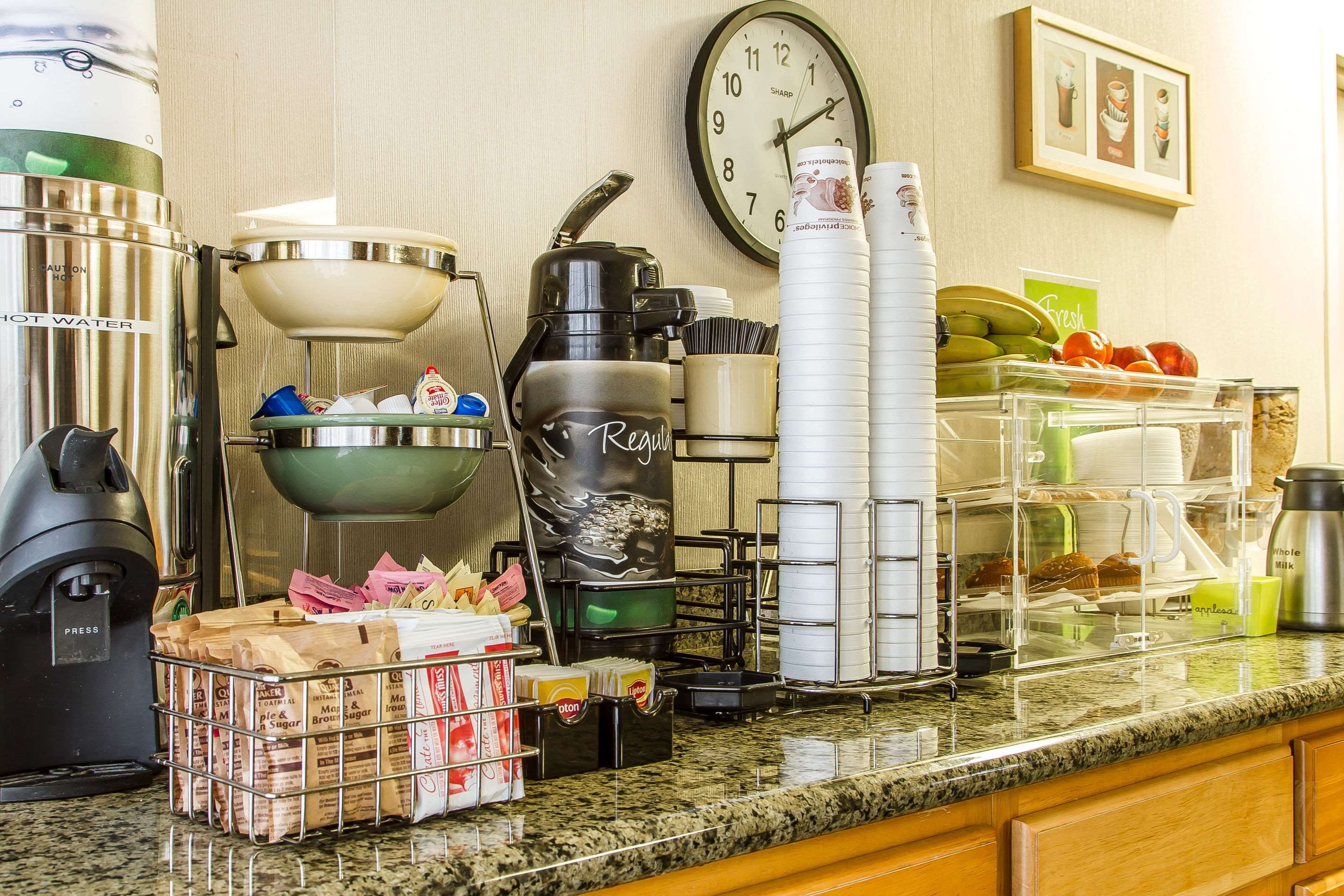 Breakfast area | Quality Inn & Suites Silicon Valley